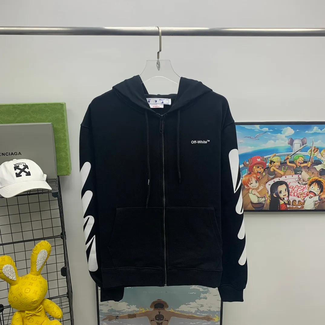 Top tested version OFF-WHITE OW black and white graffiti brush wavy pattern zebra crossing ECG men's and women's loose T-shirt unisex zipper hoodie sweatshirt After the ECG series, the tiger stripe pattern appears again. This may be another simple and luxurious new model after the merger with LV. Awesome black and white color scheme, new artistic derivation of signature elements, and simple fashion style is remarkable. Small dropped shoulders, slightly wide style, suitable for both men and women.  Imported glue technology, extremely strong. 21 brand new washable collar label tags, customized one to one. The fabric is 480g double-ply double-yarn terry fabric, which is full of drape and smooth to the touch. A must-have for fall and winter!  Color: Black Size: XS-L P:410